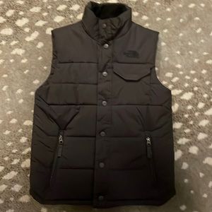 The North Face Boys’ Puffer Vest - Size M (10-12) - Charcoal Gray color.